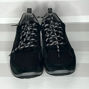 L.L. Bean Women’s 8 Medium Snow Sneakers Lace Up Black Waterproof slightly used